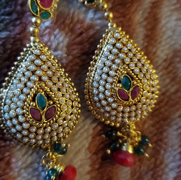 Jewelry - Picture 6 of 9